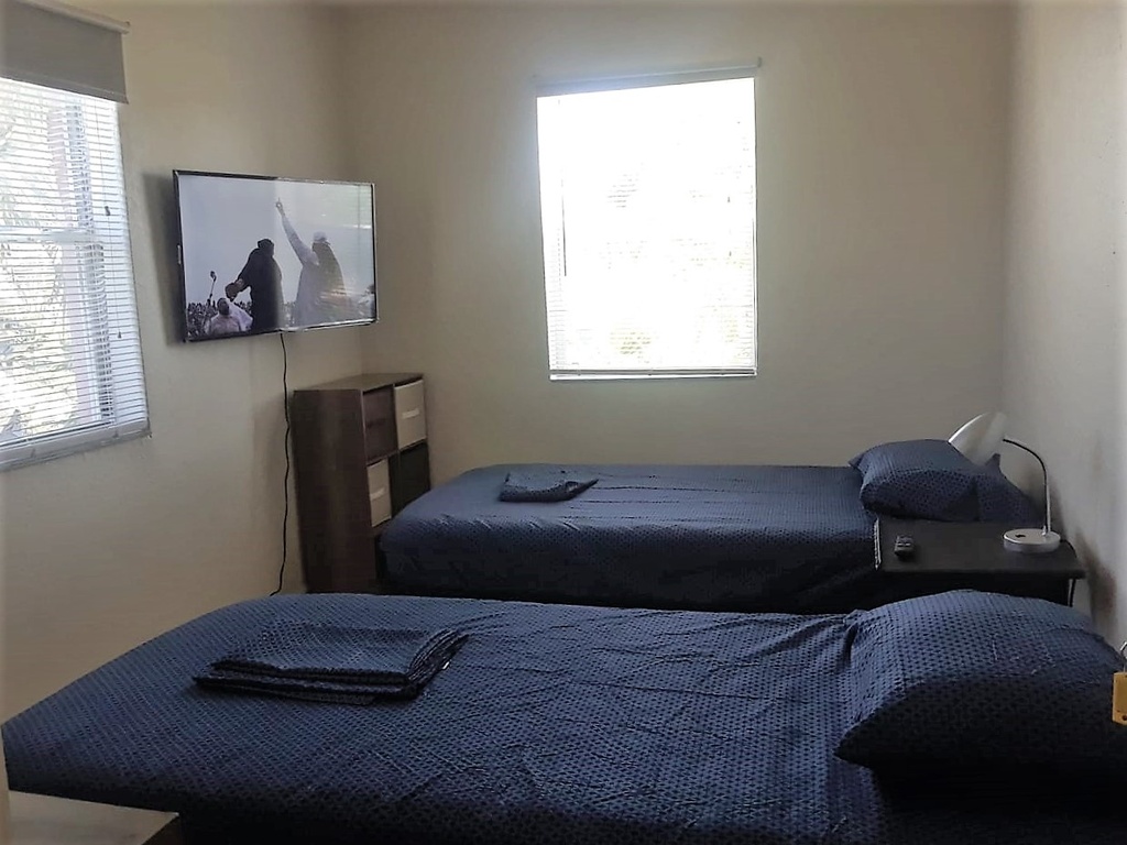 Weekly Rental - Room with shared bathroom - WPB, FL -