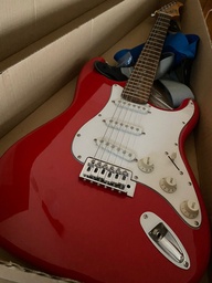 Guitarra Eléctrica Eko - Roja forma Stratatocaster